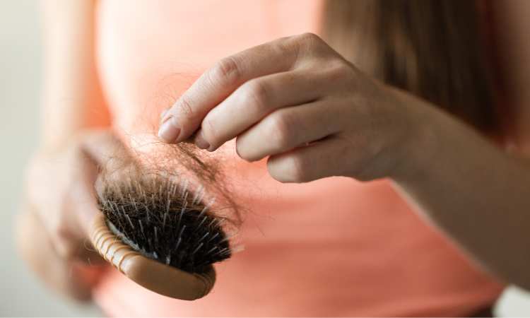 Alopecia por estrés: cuando la mente impacta en tu cabello